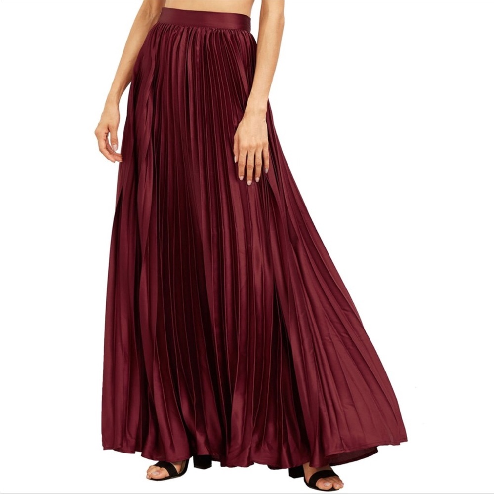 🖤 Holiday🎄Cabernet Accordion Maxi Skirt 🍷